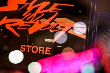 来北SKP看国际潮流文化展,Supreme×高达模型透明红配色超炫